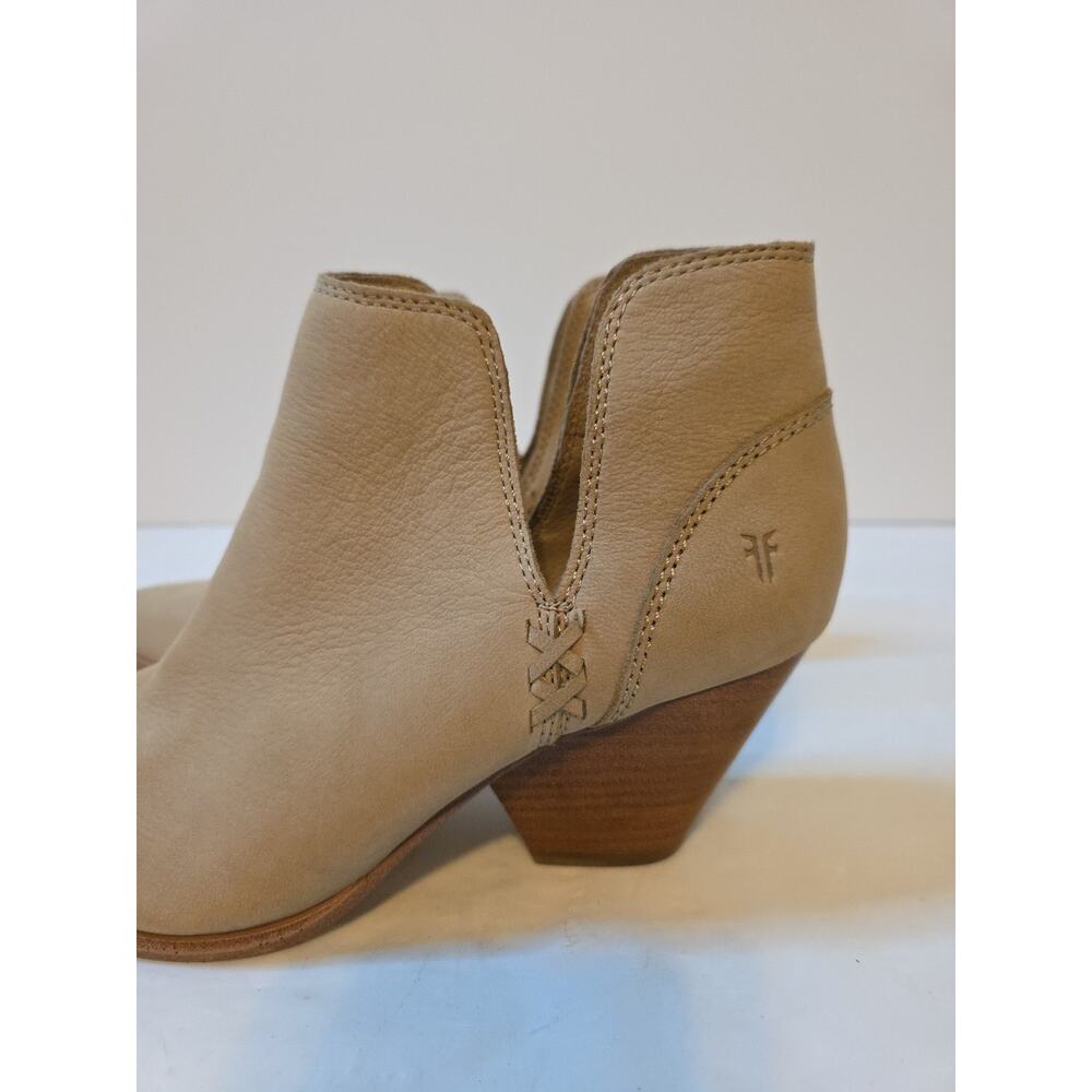 Frye Boots Women 7.5M Reina Cut Out Ankle Bootie Taupe Poined Toe Cuban 3478394 - Picture 2 of 16